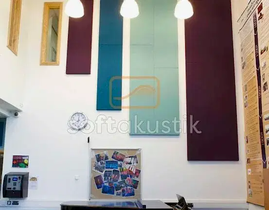 cam-yunu-dolgulu-kumas-kapli-panel-toplanti-ve-konferans-salonlari