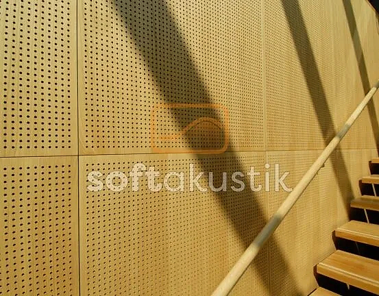 2000-delikli-ahsap-panel-ses-dalgalarini-nasil-emer