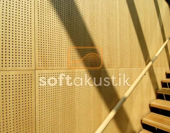 8000-delikli-ahsap-panel-cagri-merkezleri