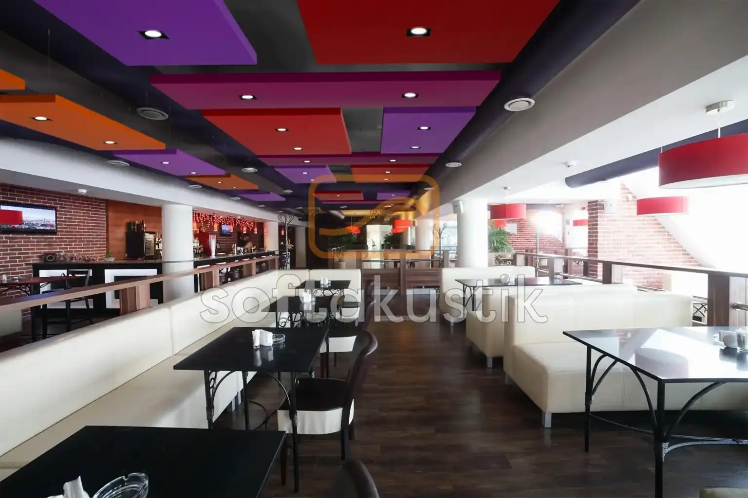 kafetarya-akustik-zemin-kaplamasi