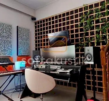 radyo-istasyonu-akustigi-ve-moderator-ses-kalitesi