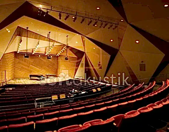 tiyatro-salonu-akustigi-ve-ideal-ses-deneyimi