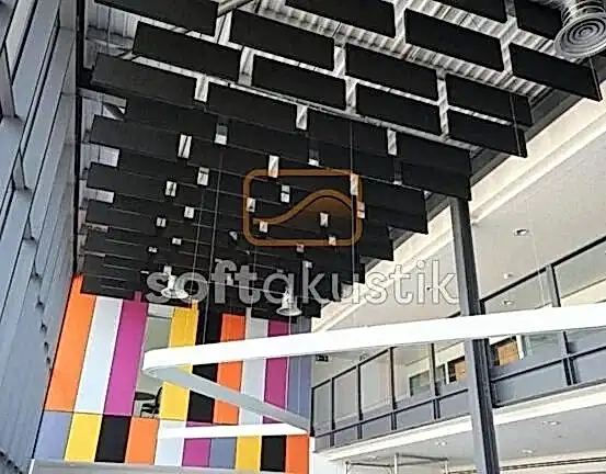 baffle-akustik-yuzer-tavan-paneli-otellerde-uygulama